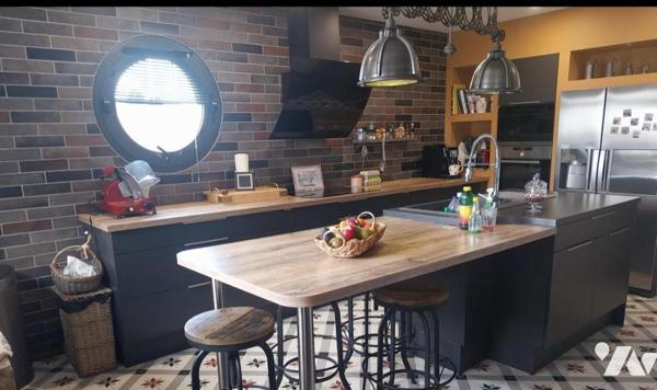 MAISON CONTEMPORAINE 5 pièces AVEC GARAGE + LOCAL COMMERCIAL + 6 GARAGES