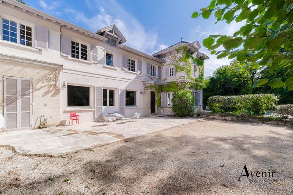 ECULLY CENTRE - PROPRIETE DE CHARME - JARDIN - PISCINE - 404 M2 - 8 PIECES - 6 CHAMBRES Ecully ECULLY CENTRE - PROPRIETE DE CHARME - JARDIN - PISCINE - 404 M2 - 8 PIECES - 6 CHAMBRES Ecully