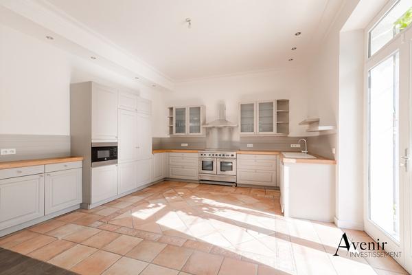 ECULLY CENTRE - PROPRIETE DE CHARME - JARDIN - PISCINE - 404 M2 - 8 PIECES - 6 CHAMBRES Ecully ECULLY CENTRE - PROPRIETE DE CHARME - JARDIN - PISCINE - 404 M2 - 8 PIECES - 6 CHAMBRES Ecully