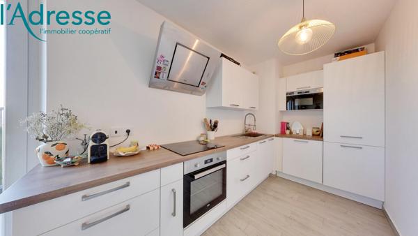 2 PIECES DERNIER ETAGE + BALCON ET PARKING EN SOUS-SOL
