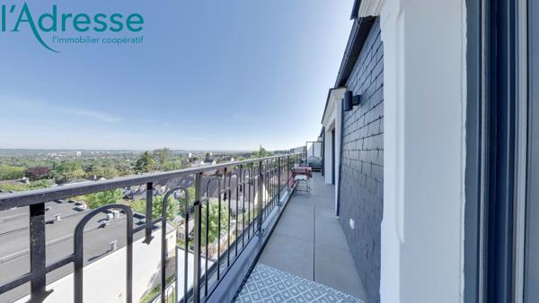 2 PIECES DERNIER ETAGE + BALCON ET PARKING EN SOUS-SOL