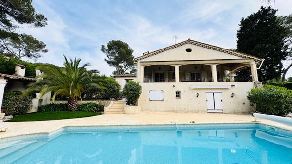 Mougins (06250) Mougins – Grande maison 6 chambres avec piscine, jardin paysagé & potentiel bi-familial