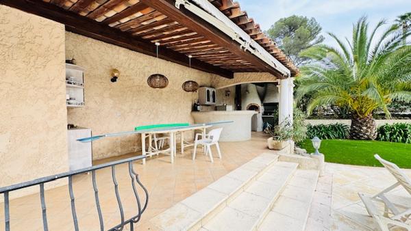 Mougins (06250) Mougins – Grande maison 6 chambres avec piscine, jardin paysagé & potentiel bi-familial