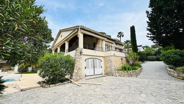 Mougins (06250) Mougins – Grande maison 6 chambres avec piscine, jardin paysagé & potentiel bi-familial