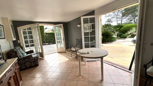 Mougins (06250) Mougins – Grande maison 6 chambres avec piscine, jardin paysagé & potentiel bi-familial