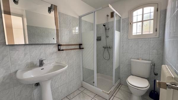 Mougins (06250) Mougins – Grande maison 6 chambres avec piscine, jardin paysagé & potentiel bi-familial