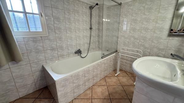 Mougins (06250) Mougins – Grande maison 6 chambres avec piscine, jardin paysagé & potentiel bi-familial