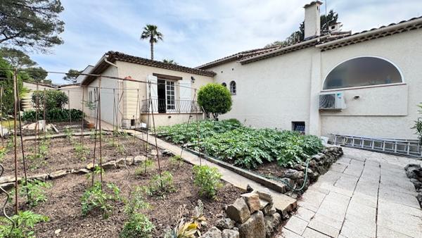 Mougins (06250) Mougins – Grande maison 6 chambres avec piscine, jardin paysagé & potentiel bi-familial