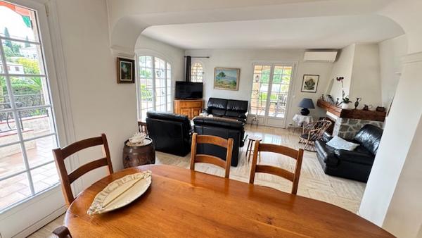 Mougins (06250) Mougins – Grande maison 6 chambres avec piscine, jardin paysagé & potentiel bi-familial