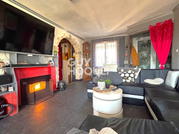 Grande maison avec piscine et sous-sol à Villemoirieu