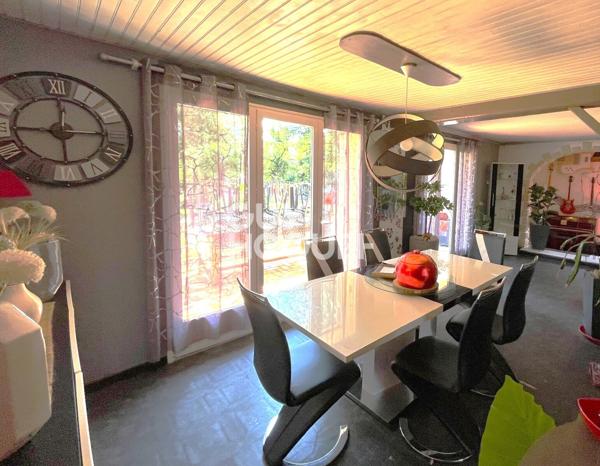 Grande maison avec piscine et sous-sol à Villemoirieu