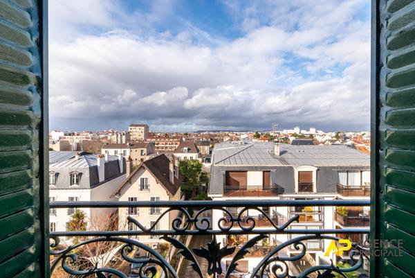 Appartement 2 pièces DERNIER ÉTAGE MEDERIC €249 000 ** - Référence 488CL