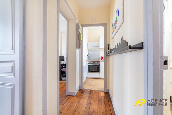 Appartement 2 pièces DERNIER ÉTAGE MEDERIC €249 000 ** - Référence 488CL