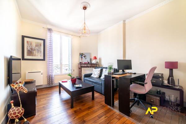 Appartement 2 pièces DERNIER ÉTAGE MEDERIC €249 000 ** - Référence 488CL