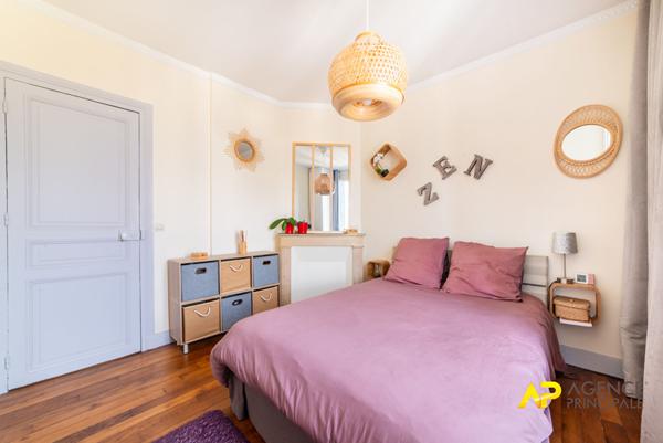 Appartement 2 pièces DERNIER ÉTAGE MEDERIC €249 000 ** - Référence 488CL