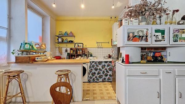 APPARTEMENT ATYPIQUE AVEC COURETTE PRIVATIVE