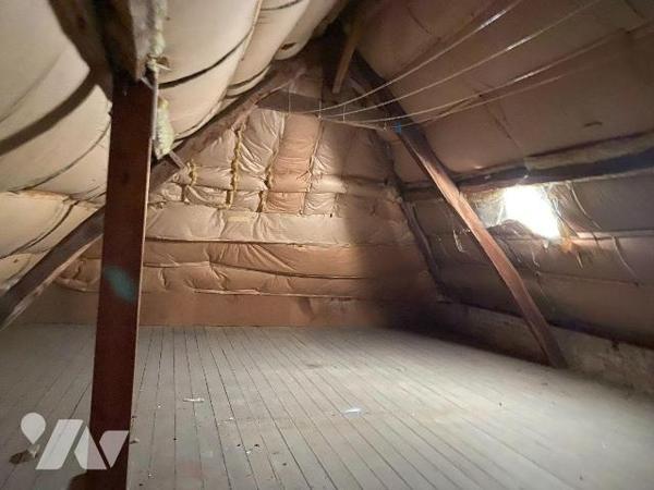 BEAUCAMPS-LE-VIEUX Maison d'habitation mitoyenne offrant au rez-de-chaussée cuisine, salon avec...