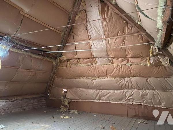 BEAUCAMPS-LE-VIEUX Maison d'habitation mitoyenne offrant au rez-de-chaussée cuisine, salon avec...