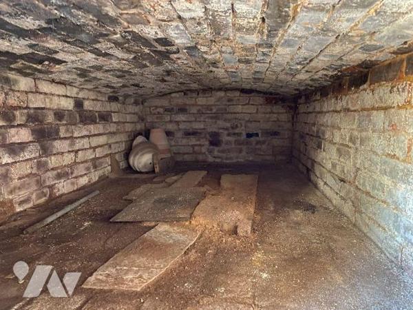 BEAUCAMPS-LE-VIEUX Maison d'habitation mitoyenne offrant au rez-de-chaussée cuisine, salon avec...