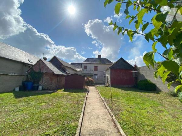 BEAUCAMPS-LE-VIEUX Maison d'habitation mitoyenne offrant au rez-de-chaussée cuisine, salon avec...