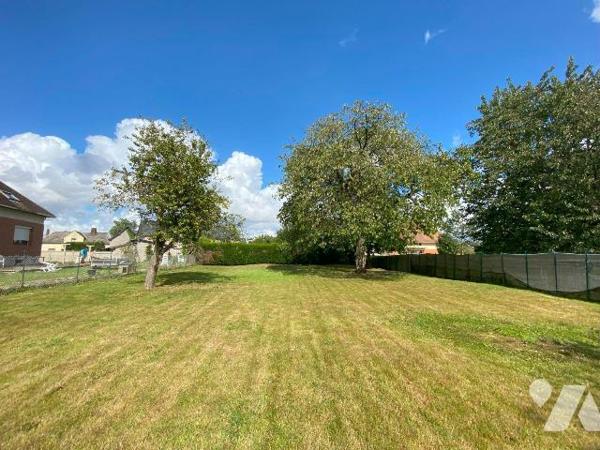 BEAUCAMPS-LE-VIEUX Maison d'habitation mitoyenne offrant au rez-de-chaussée cuisine, salon avec...