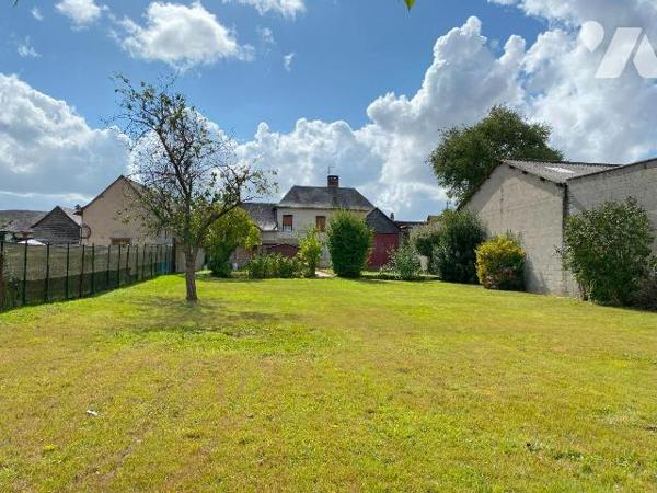 BEAUCAMPS-LE-VIEUX Maison d'habitation mitoyenne offrant au rez-de-chaussée cuisine, salon avec...