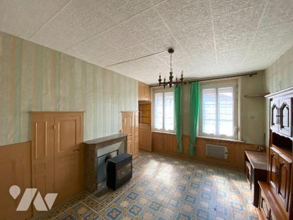 BEAUCAMPS-LE-VIEUX Maison d'habitation mitoyenne offrant au rez-de-chaussée cuisine, salon avec...