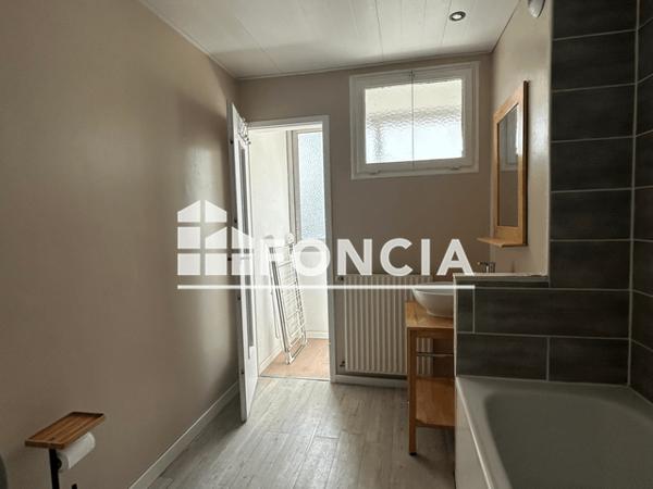Location Appartement 2 pièces 45.5 m² - CLOS SAINT MARCEAU Orleans 45100