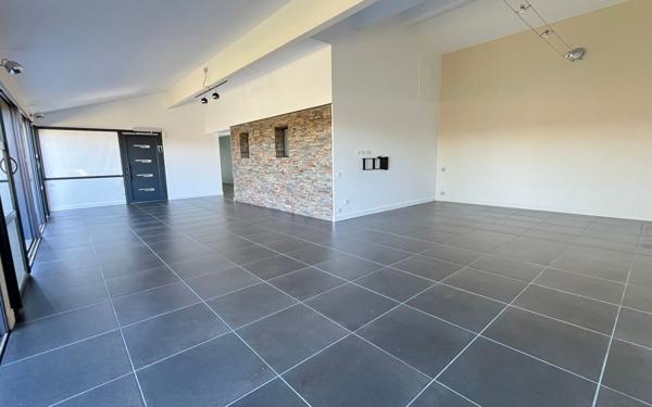 Maison à vendre    4 pièces • 180 m2 Pechbonnieu