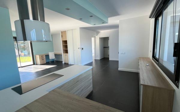 Maison à vendre    4 pièces • 180 m2 Pechbonnieu