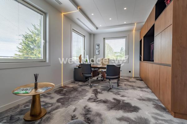 Local commercial à louer 9 pièces de 200 m² à Pontoise