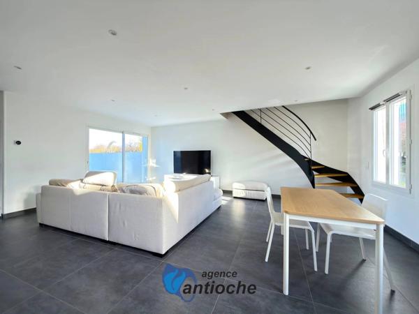 Maison moderne avec terrasse et garage traversant aux portes de La Rochelle