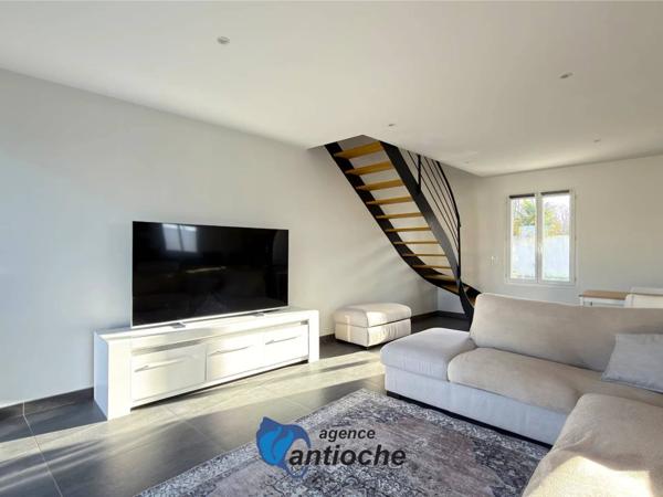 Maison moderne avec terrasse et garage traversant aux portes de La Rochelle
