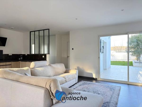 Maison moderne avec terrasse et garage traversant aux portes de La Rochelle