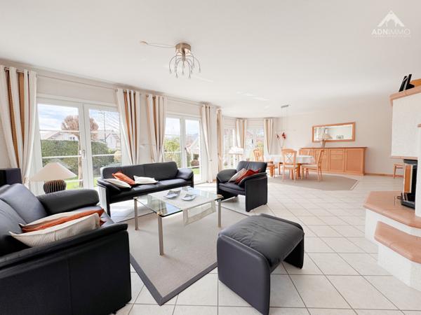 Saint-Genis-Pouilly (01630) Maison 8 Pièces 333 m2