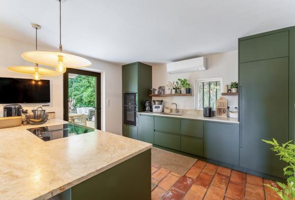 Villeneuve-lès-Avignon (30400) Maison de charme avec grand terrain