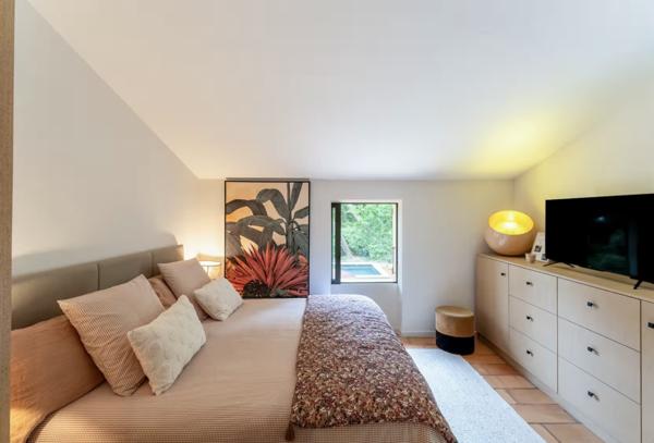 Villeneuve-lès-Avignon (30400) Maison de charme avec grand terrain