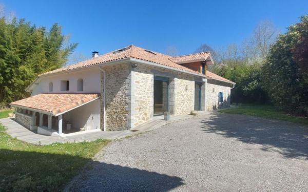 Maison à vendre    7 pièces •  Saint-Martin-de-Hinx