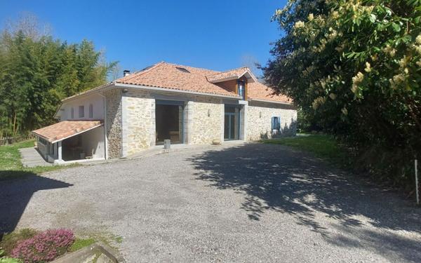 Maison à vendre    7 pièces •  Saint-Martin-de-Hinx