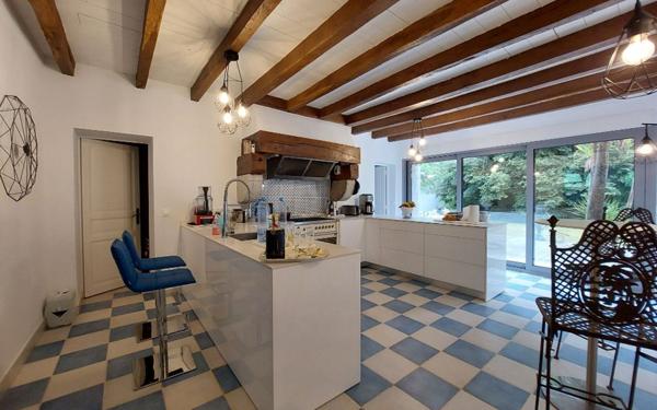 Maison à vendre    7 pièces •  Saint-Martin-de-Hinx