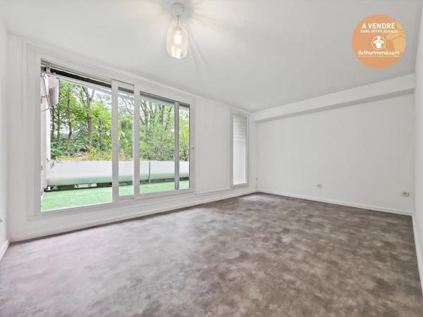 Vente                                                      Appartement
                        
                     3 pièces                      70 m2                     à Évry-Courcouronnes