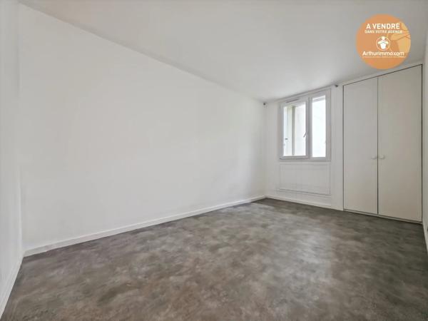 Vente                                                      Appartement
                        
                     3 pièces                      70 m2                     à Évry-Courcouronnes