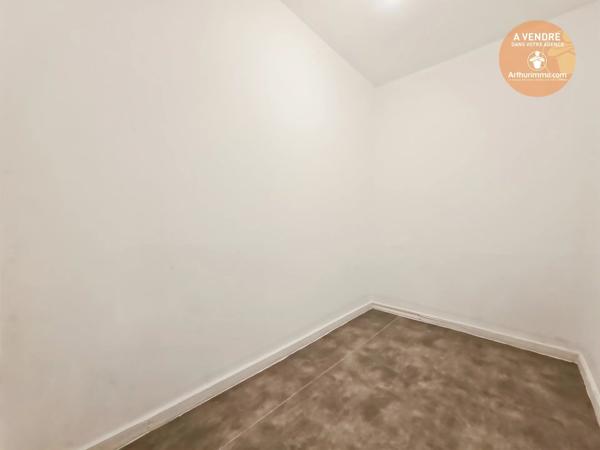 Vente                                                      Appartement
                        
                     3 pièces                      70 m2                     à Évry-Courcouronnes