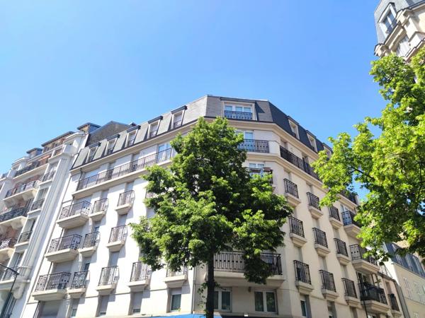 Vente                                                      Appartement
                        
                     4 pièces                      82 m2                     à Asnières-sur-Seine
