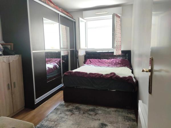 Vente                                                      Appartement
                        
                     4 pièces                      82 m2                     à Asnières-sur-Seine