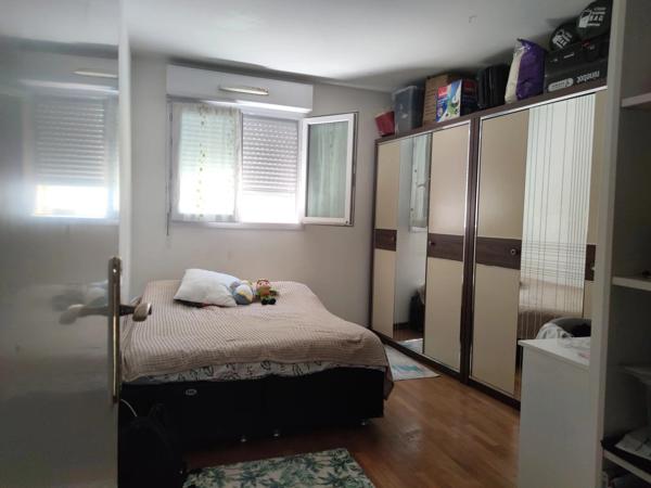 Vente                                                      Appartement
                        
                     4 pièces                      82 m2                     à Asnières-sur-Seine