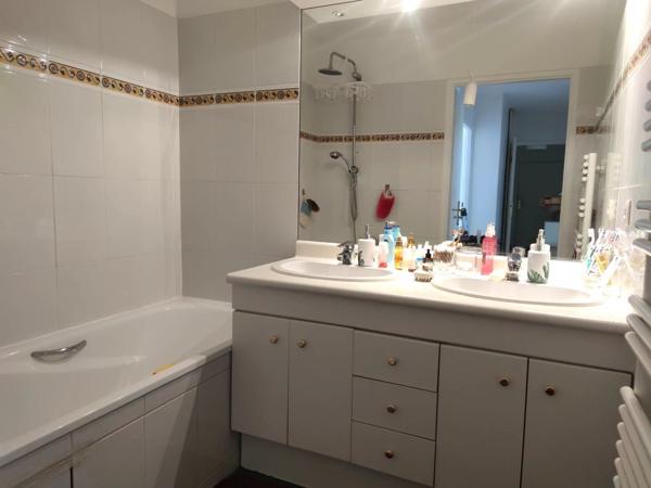 Vente                                                      Appartement
                        
                     4 pièces                      82 m2                     à Asnières-sur-Seine