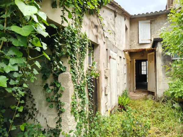 Maison avec jardin à rénover dans un village de charme