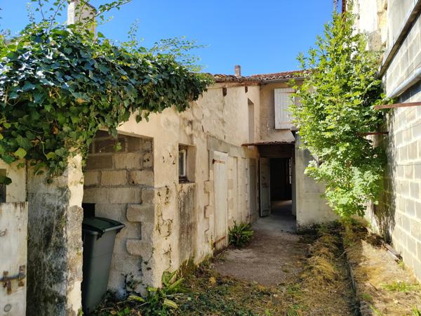 Maison avec jardin à rénover dans un village de charme
