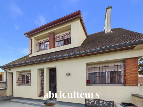 Appartement duplex 125m² avec balcon, parking et cave en vente à Argenteuil 95100